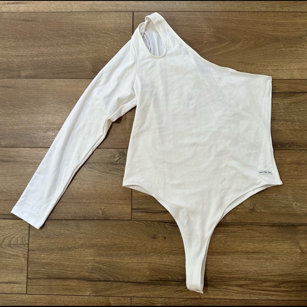 Calvin Klein White One Sleeve Bodysuit with Cut Out on Shoulder